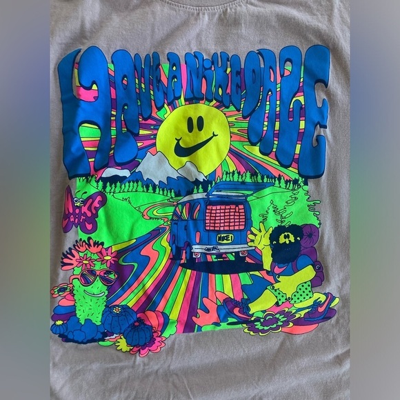 Nike Tee Shirt Have A Nike Daze Psychedelic Graphic Muted Pink size Small - Picture 6 of 11